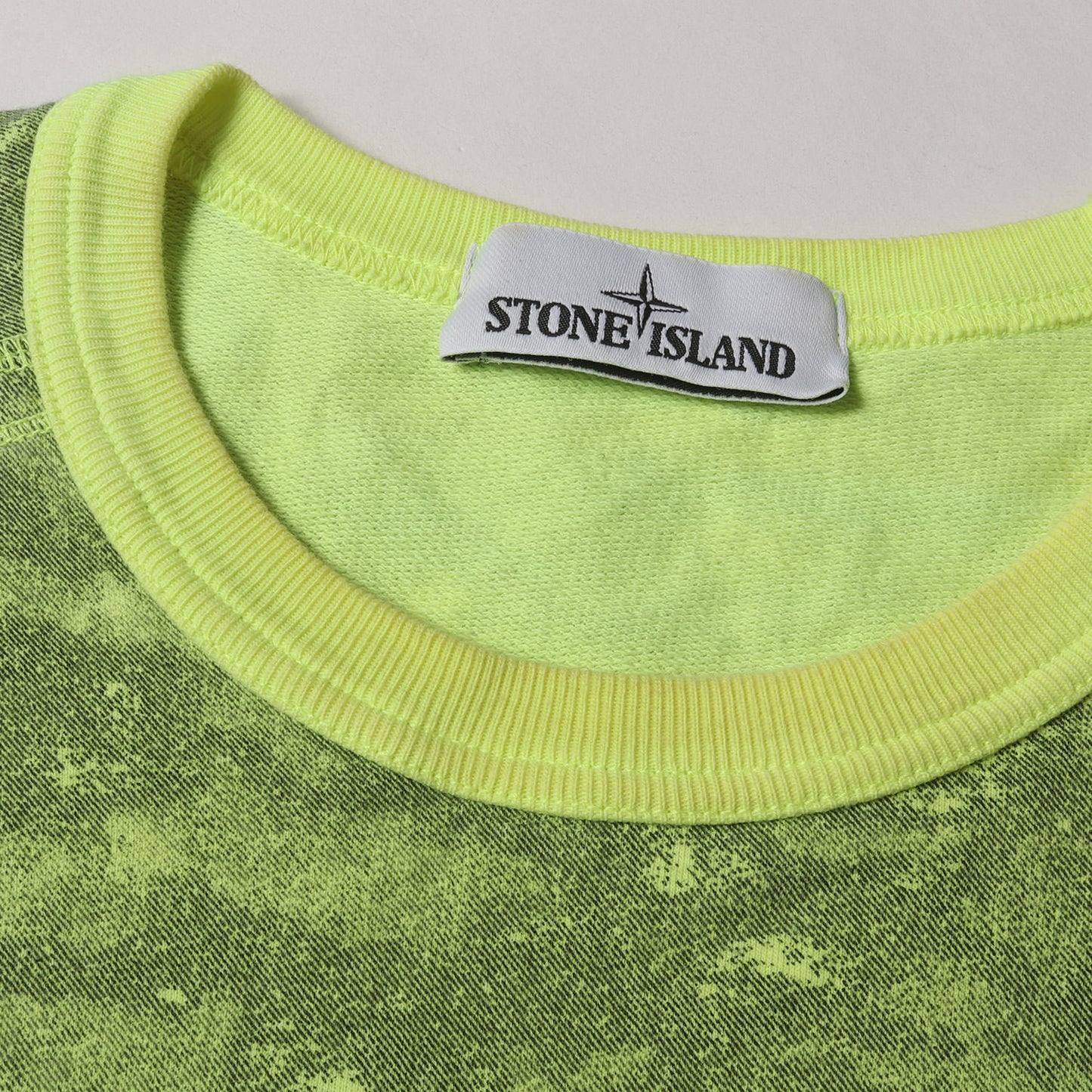 コンパスロゴワッペン付き 迷彩パターン ライトオンス クルーネック スウェット (Camo Cotton Sweatshirt)