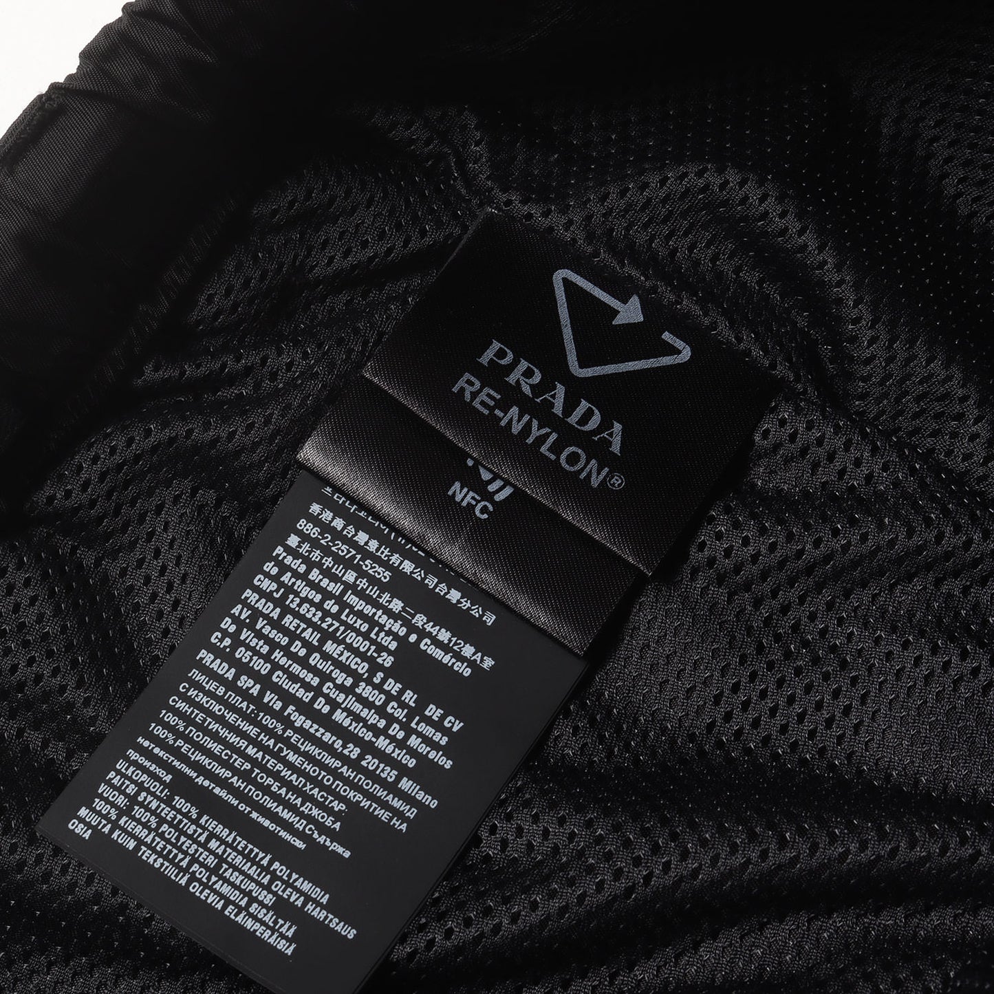 [近年モデル] トライアングルロゴ ナイロン カーゴパンツ SPH214 S222 1WQ8