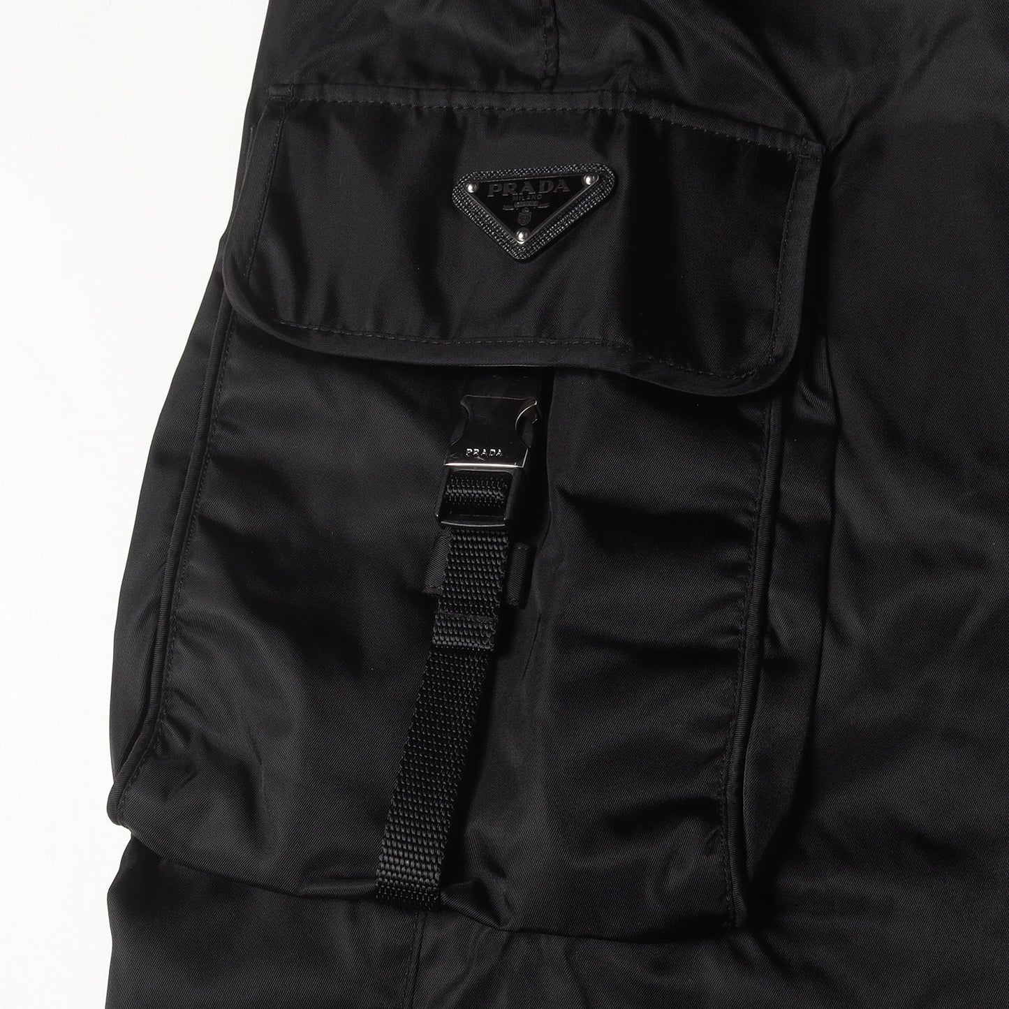 [近年モデル] トライアングルロゴ ナイロン カーゴパンツ SPH214 S222 1WQ8