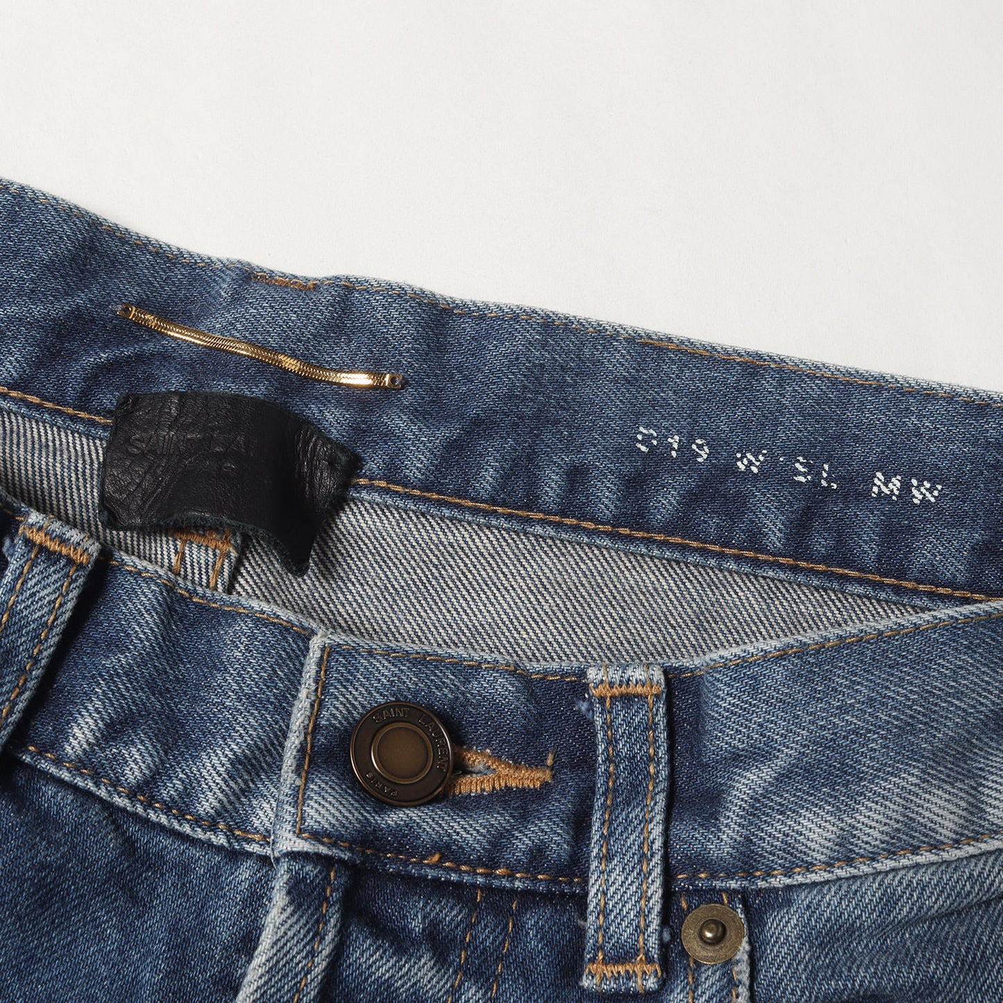 ウォッシュ加工 スリム テーパード デニムパンツ 2019年製