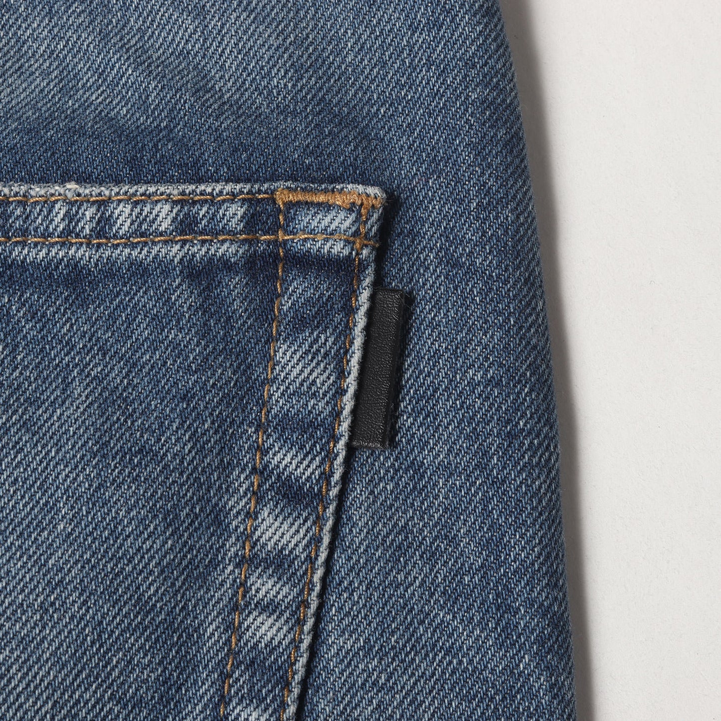 ウォッシュ加工 スリム テーパード デニムパンツ 2019年製