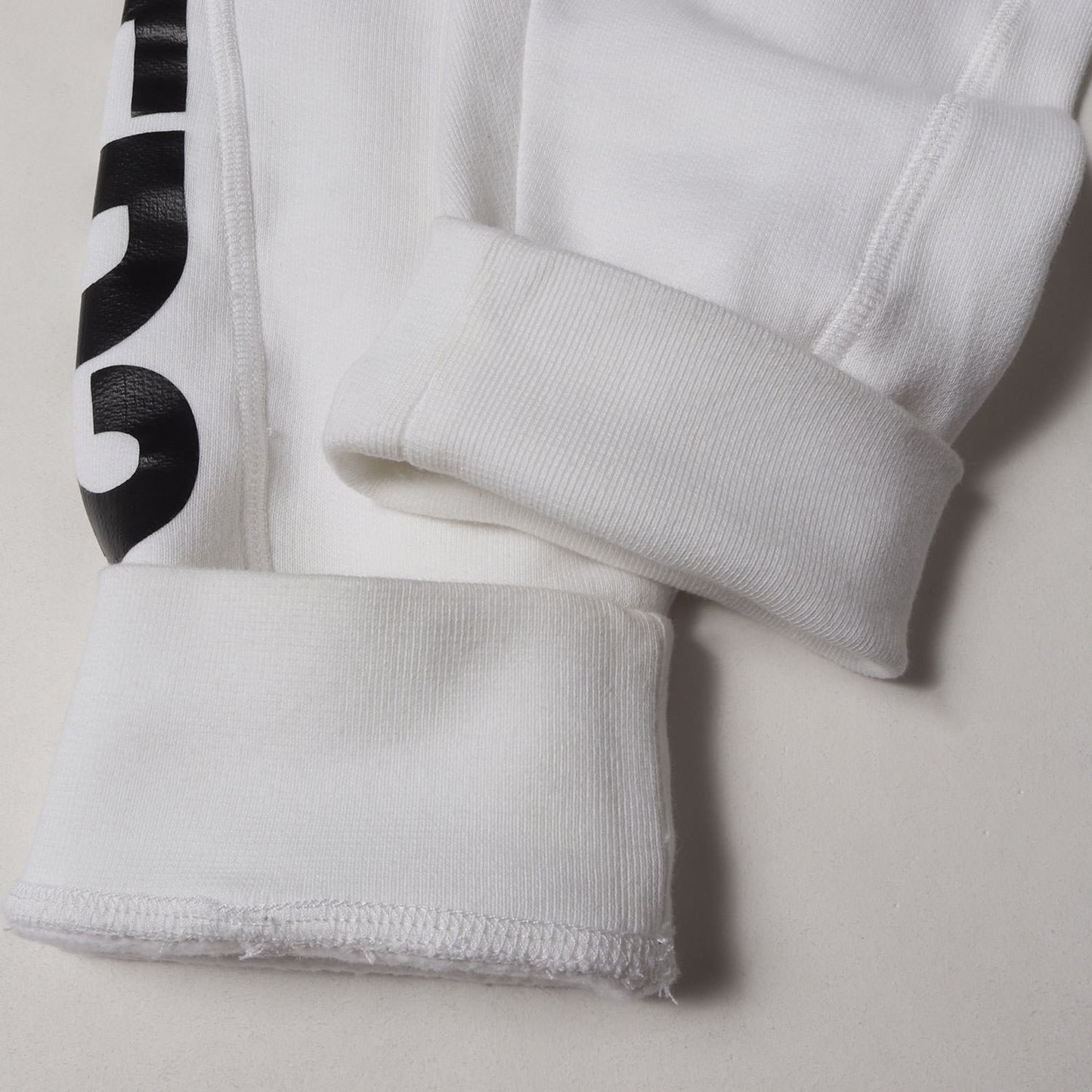 [近年モデル] ビッグ ブランドロゴ プリント スウェット ジョガーパンツ