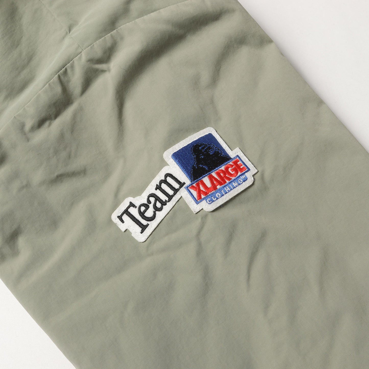 [近年モデル] アーチロゴワッペン ナイロン フーデッド 中綿 ジャケット (NYLON PUFFER JACKET)