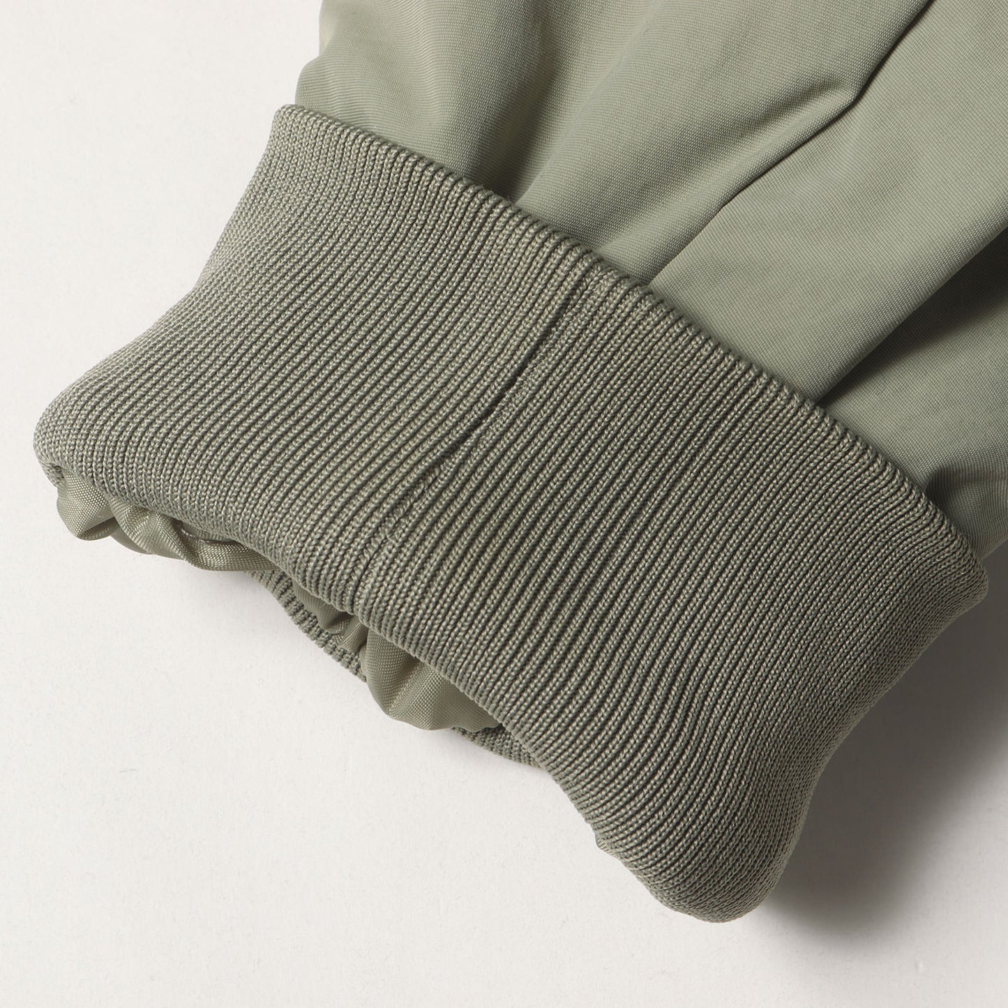 [近年モデル] アーチロゴワッペン ナイロン フーデッド 中綿 ジャケット (NYLON PUFFER JACKET)