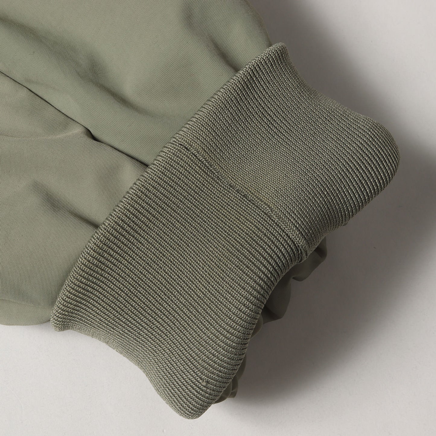 [近年モデル] アーチロゴワッペン ナイロン フーデッド 中綿 ジャケット (NYLON PUFFER JACKET)