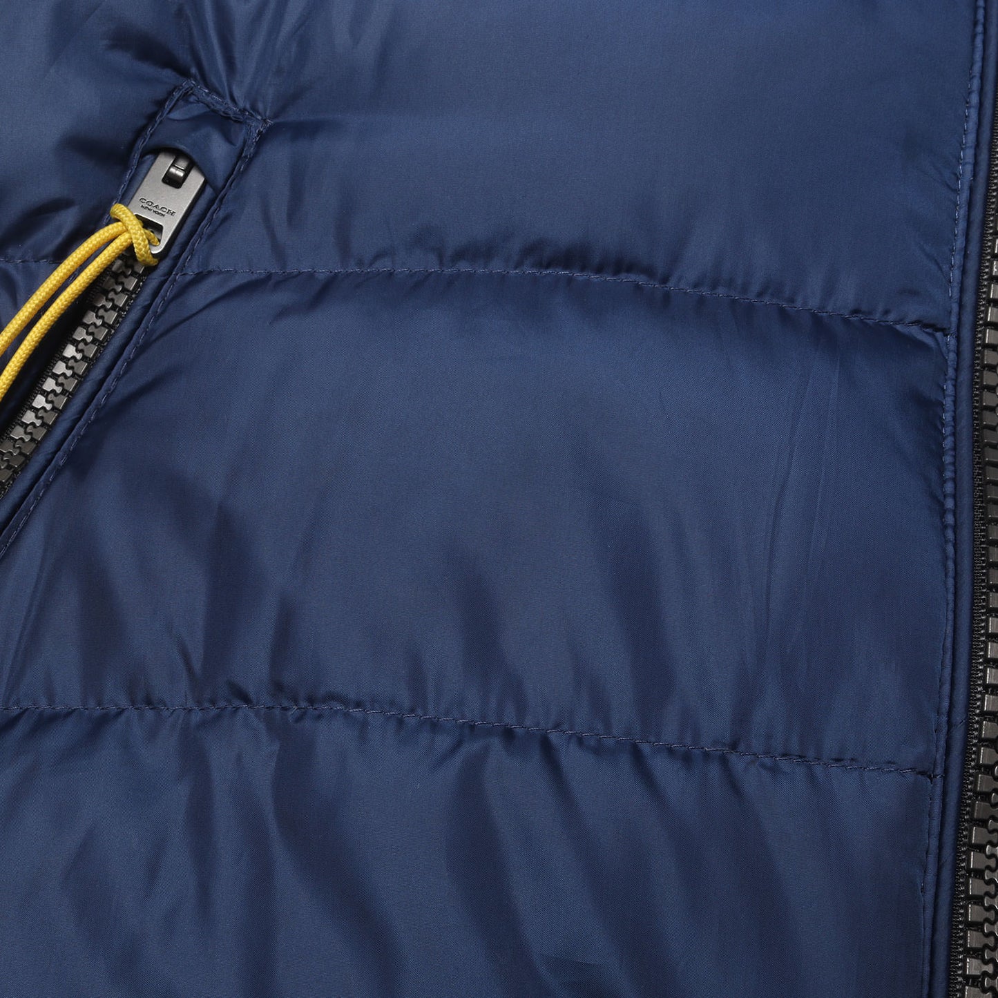 ライトウェイト フーデッド フルジップ ダウンジャケット (Lightweight Down Jacket)