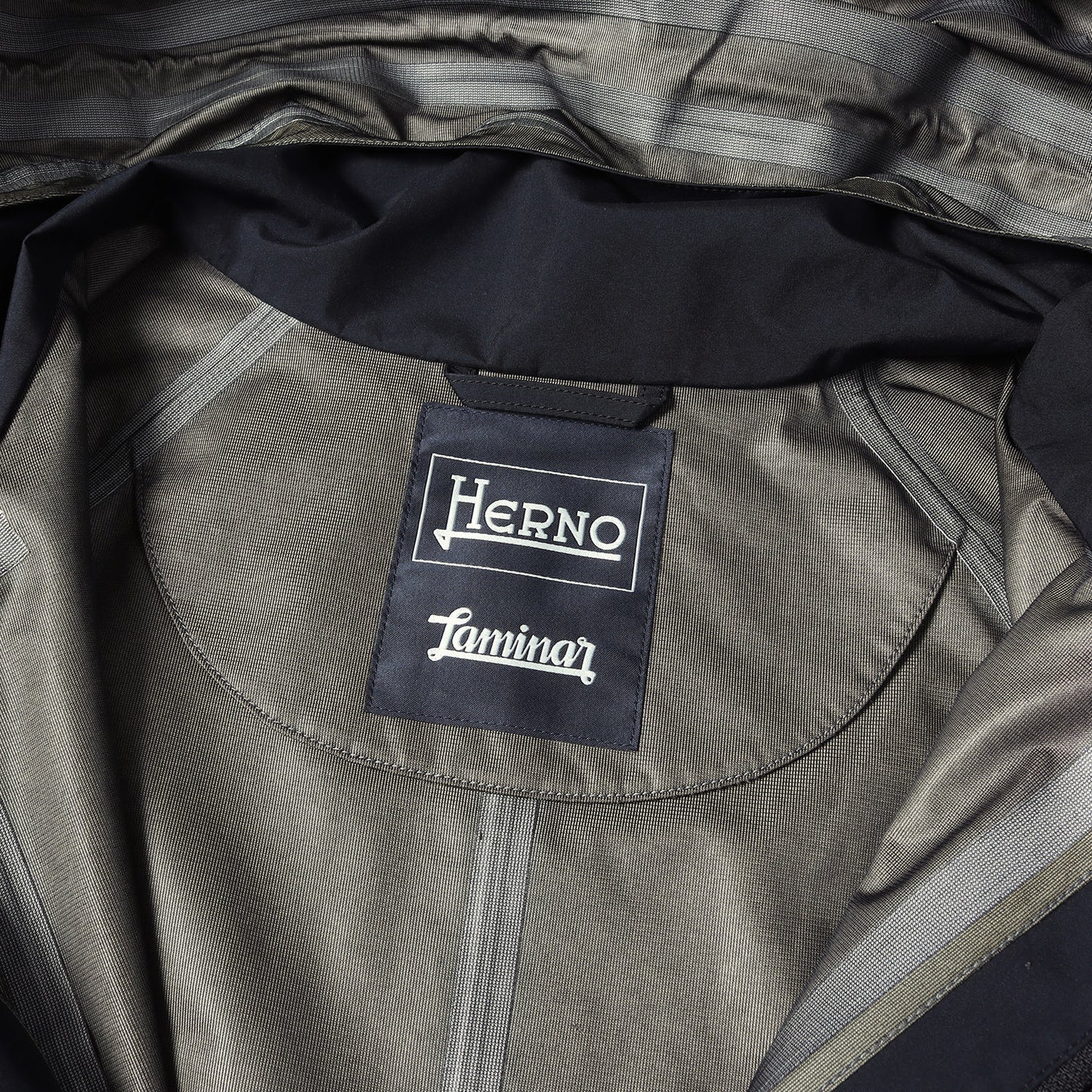 GORE-TEX 止水ジップ フーデッド ナイロン ジャケット / HERNO Laminar GI013UL-11107-9290