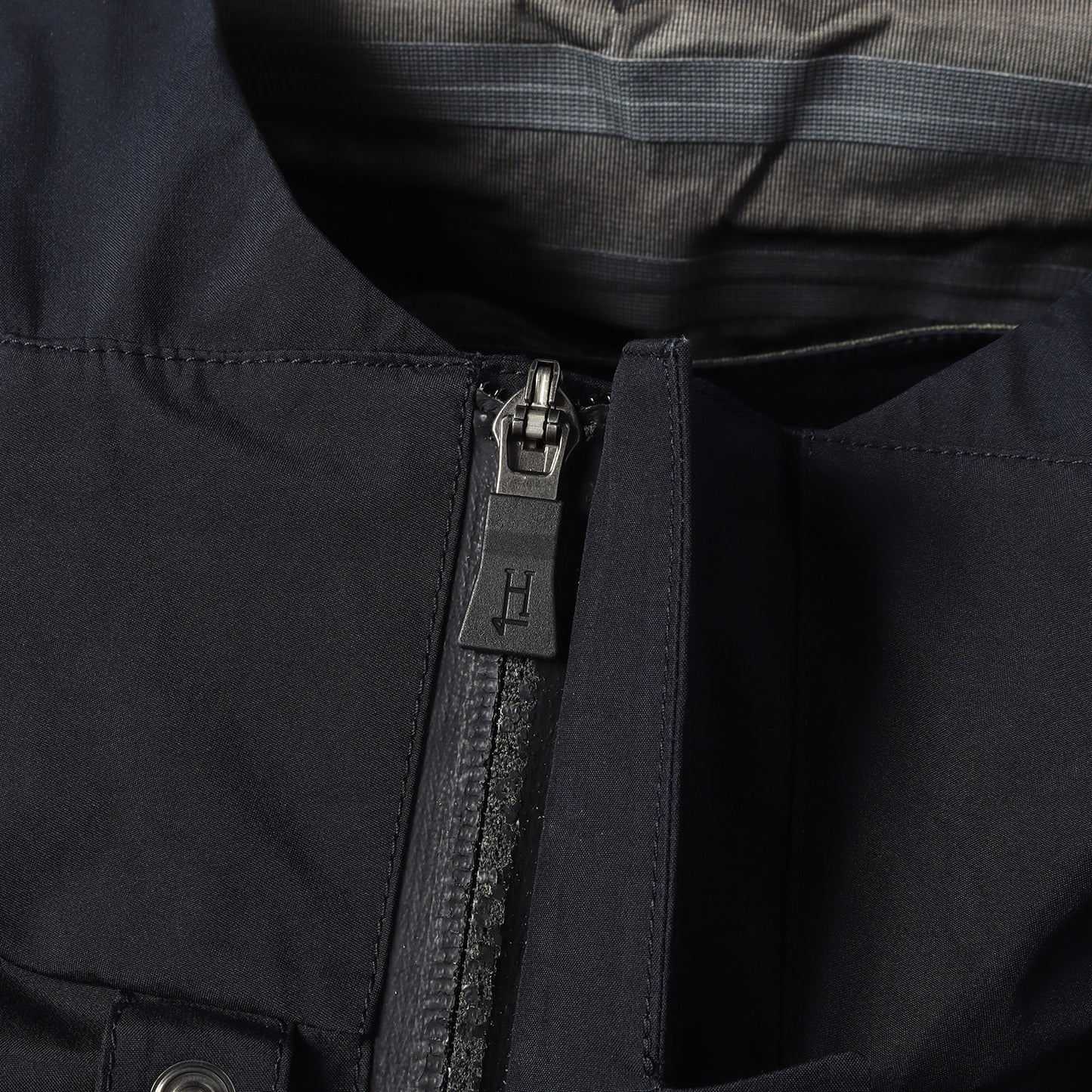 GORE-TEX 止水ジップ フーデッド ナイロン ジャケット / HERNO Laminar GI013UL-11107-9290