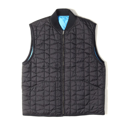 グラフィック刺繍 キルティング フルジップ リバーシブル 中綿 ベスト (QUILTED PUFF REVERSIBLE VEST)