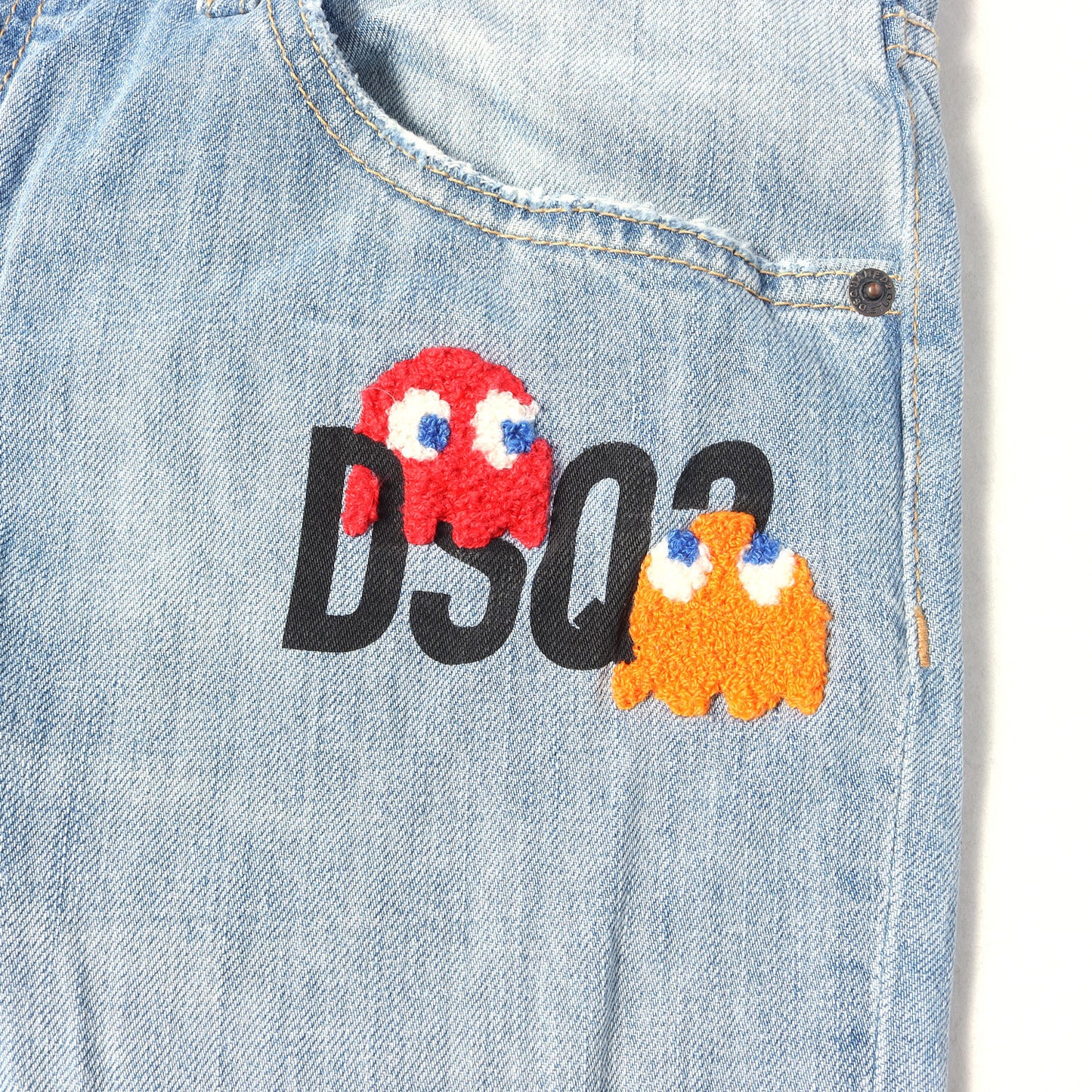 [近年モデル] ×PAC-MAN パックマンワッペン付き クラッシュ加工 スケーター デニムパンツ (Pac-Man Skater Jean)