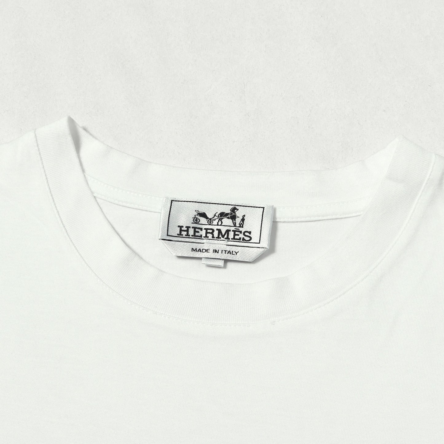 シュヴォー・アン・シンメトリー 3Dグラフィック クルーネック Tシャツ