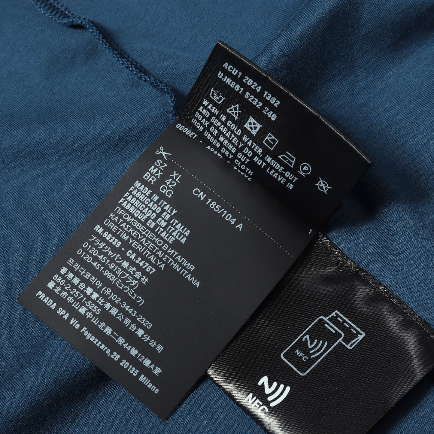 [近年モデル] トライアングルロゴプレート付 前V クルーネック Tシャツ (UJN861 S232 240)