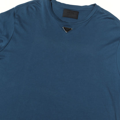 [近年モデル] トライアングルロゴプレート付 前V クルーネック Tシャツ (UJN861 S232 240)