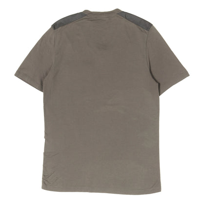 ラバーパッチ付き ポケット Vネック Tシャツ (SJM994 R151)