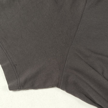 ラバーパッチ付き ポケット Vネック Tシャツ (SJM994 R151)