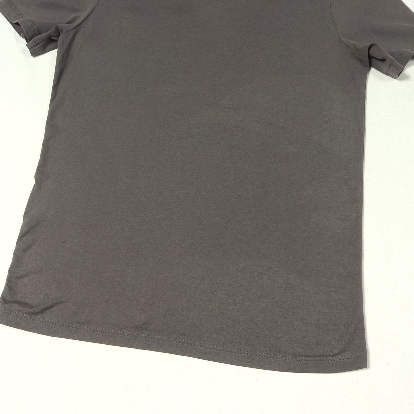 ラバーパッチ付き ポケット Vネック Tシャツ (SJM994 R151)
