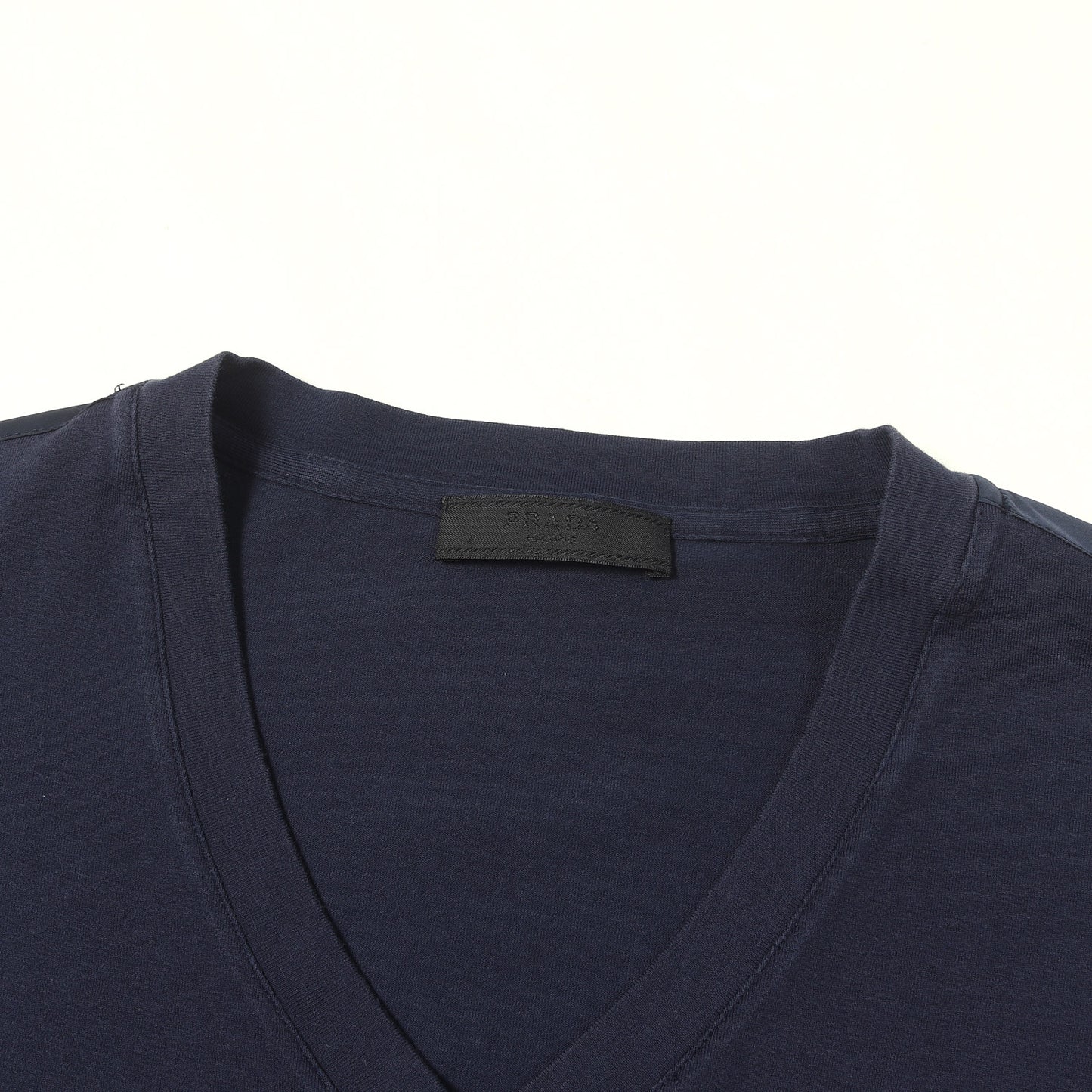 ラバーパッチ付き ポケット Vネック Tシャツ (SJM994 R151)