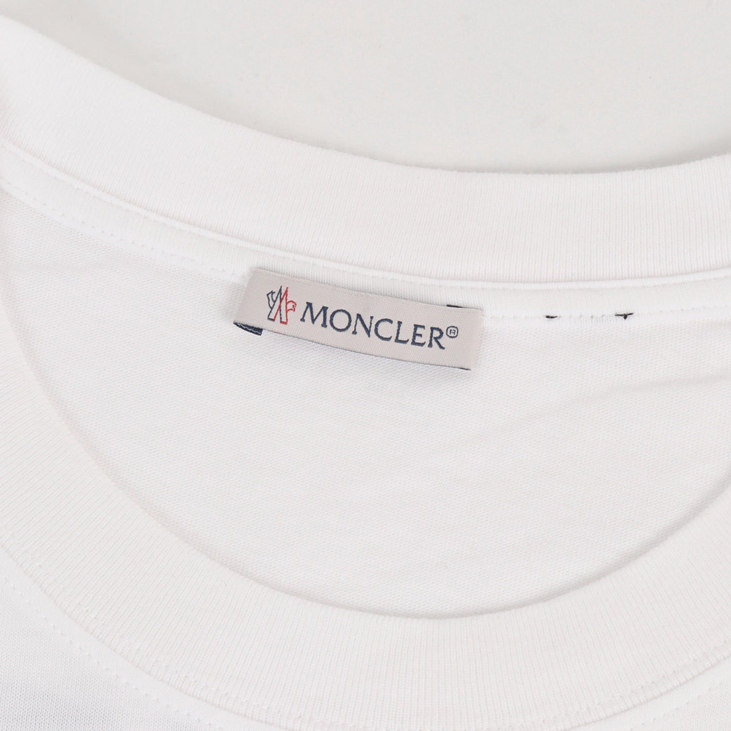 [MONCLER GENIUS] ×fragment design バックステージパス グラフィック Tシャツ (MAGLIA T-SHIRT)