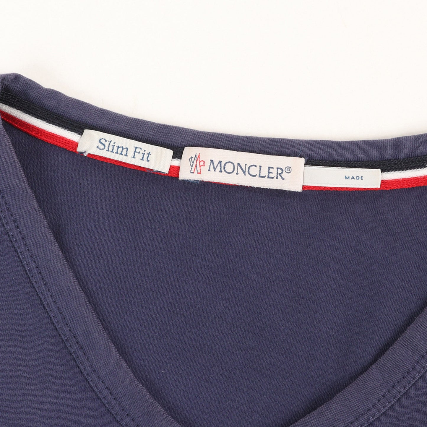 ワッペン付き トリコロールリブ ストレッチ Vネック Tシャツ (MAGLIA T-SHIRT)