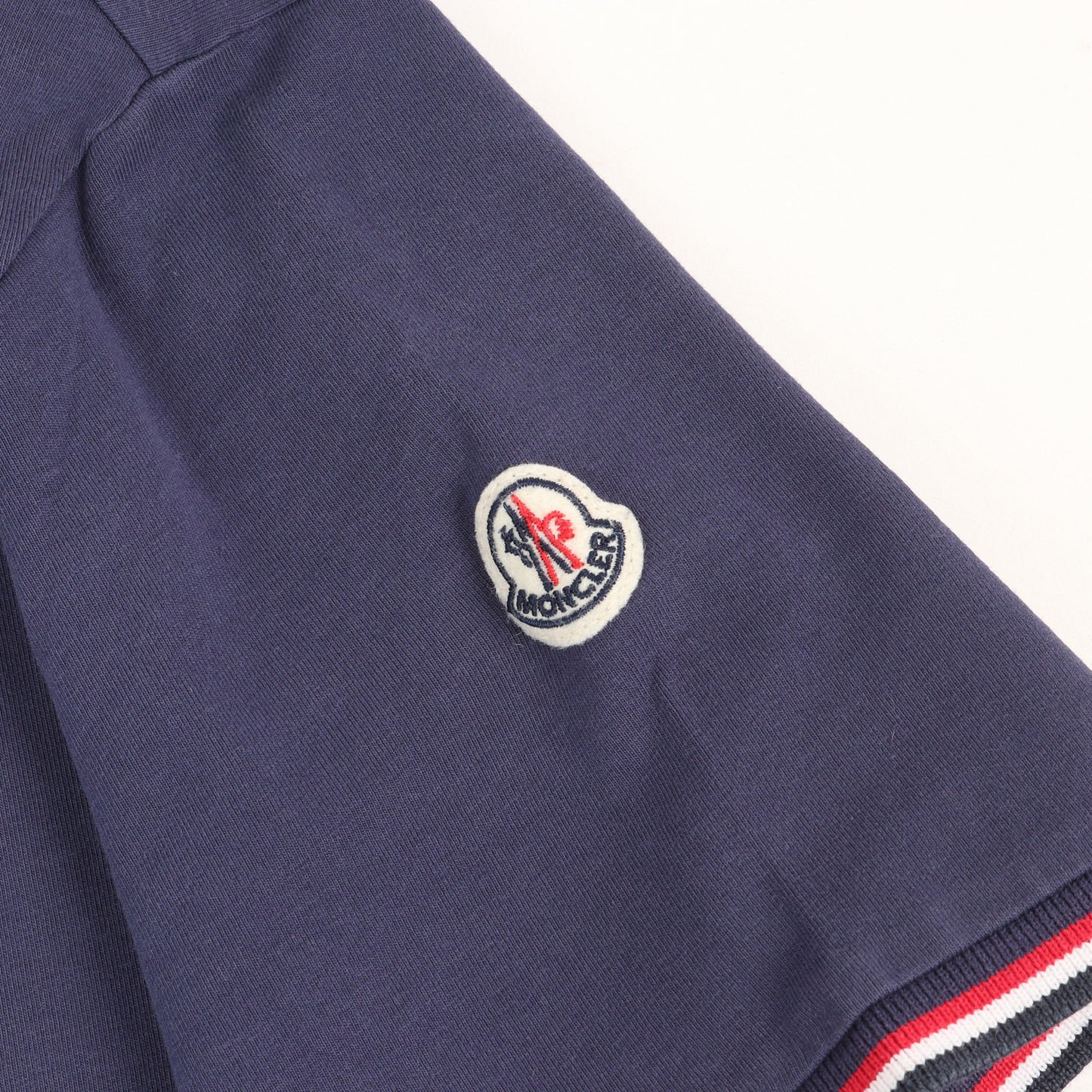 ワッペン付き トリコロールリブ ストレッチ Vネック Tシャツ (MAGLIA T-SHIRT)