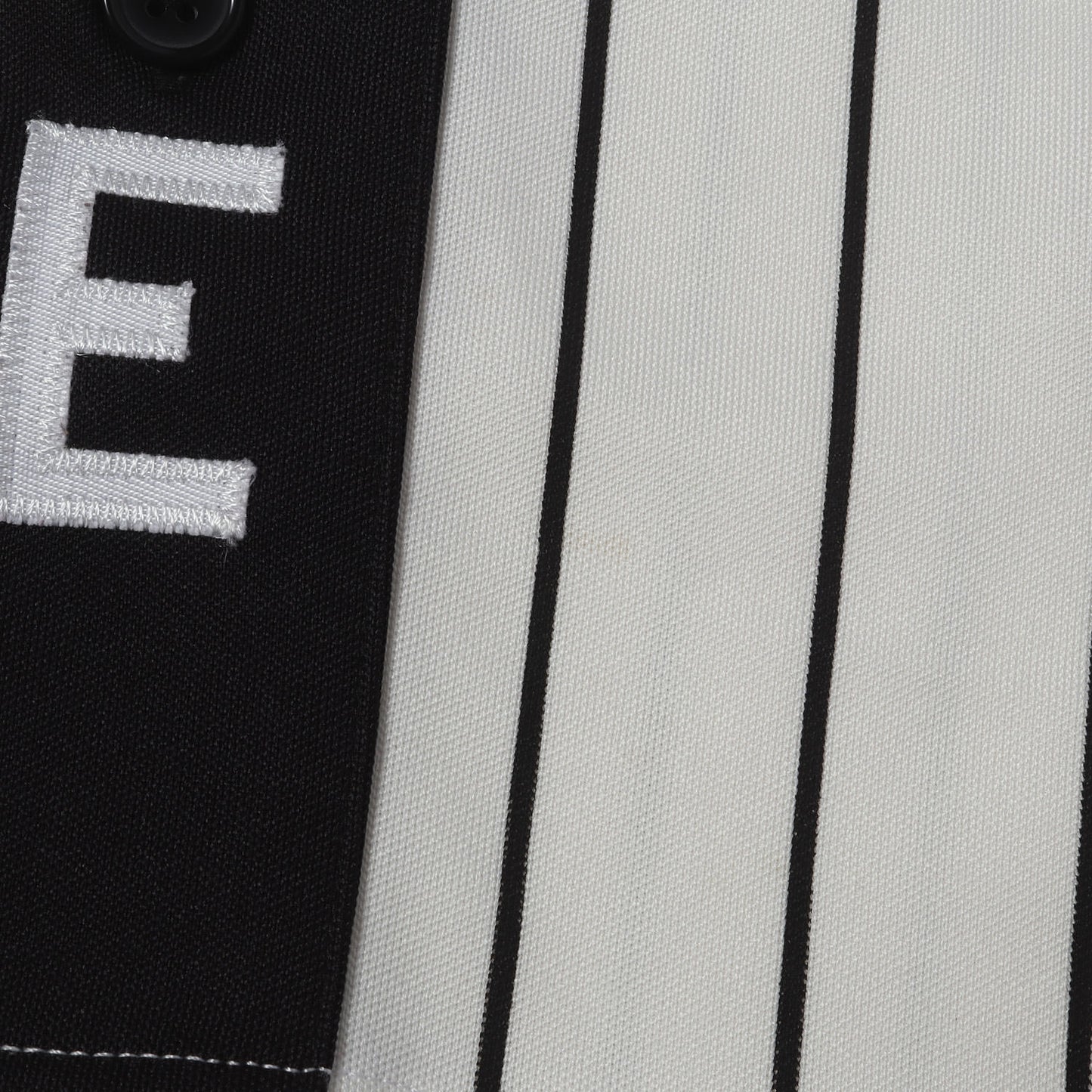 バーチカルロゴ ベースボールシャツ(Vertical Logo Baseball Jersey)