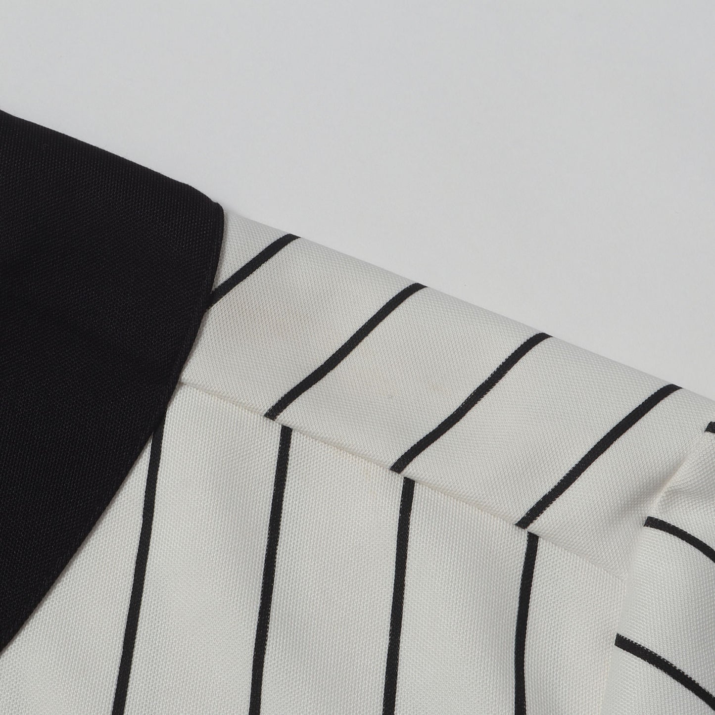 バーチカルロゴ ベースボールシャツ(Vertical Logo Baseball Jersey)