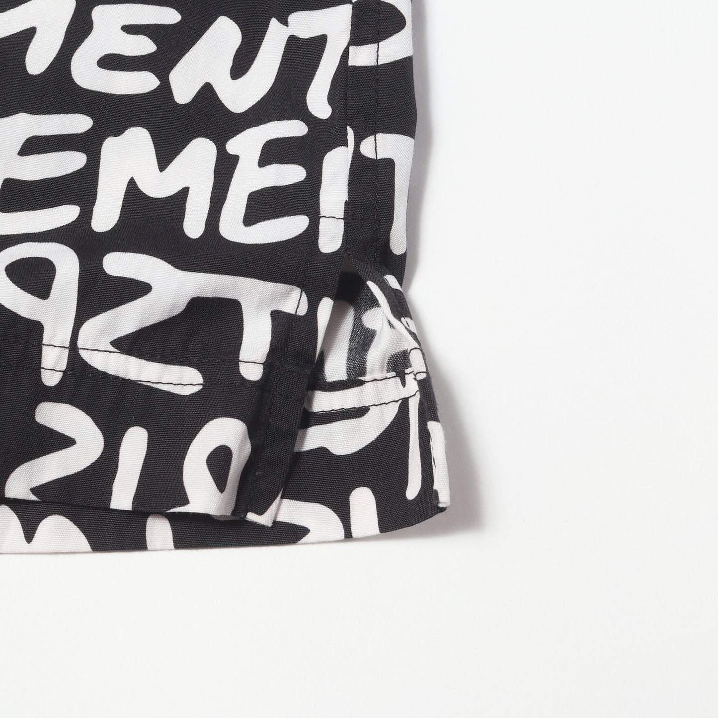 グラフィティ柄 コットン イージーショーツ(Grafitti Print Poplin Shorts)