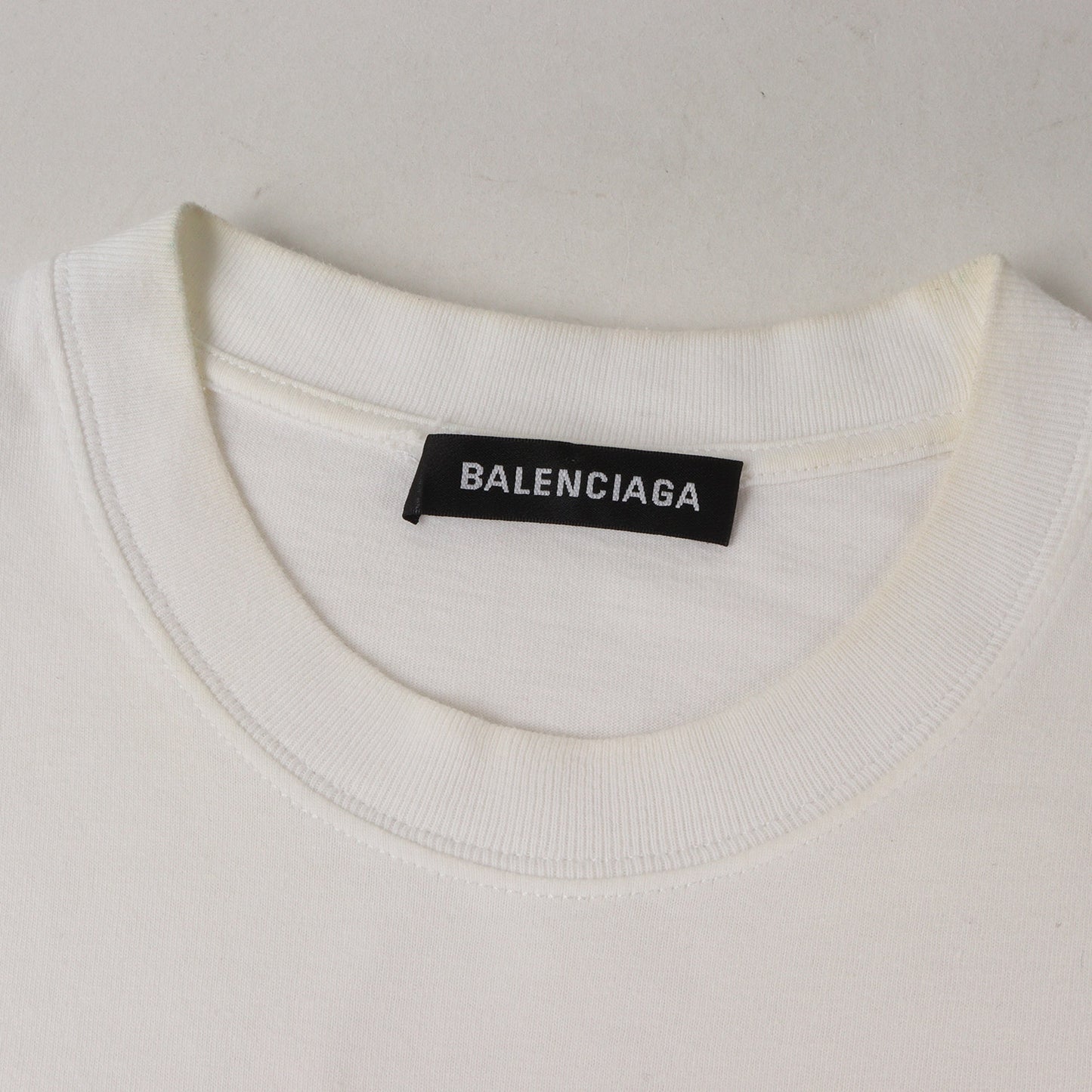 メーターグラフィッククルーネック Tシャツ