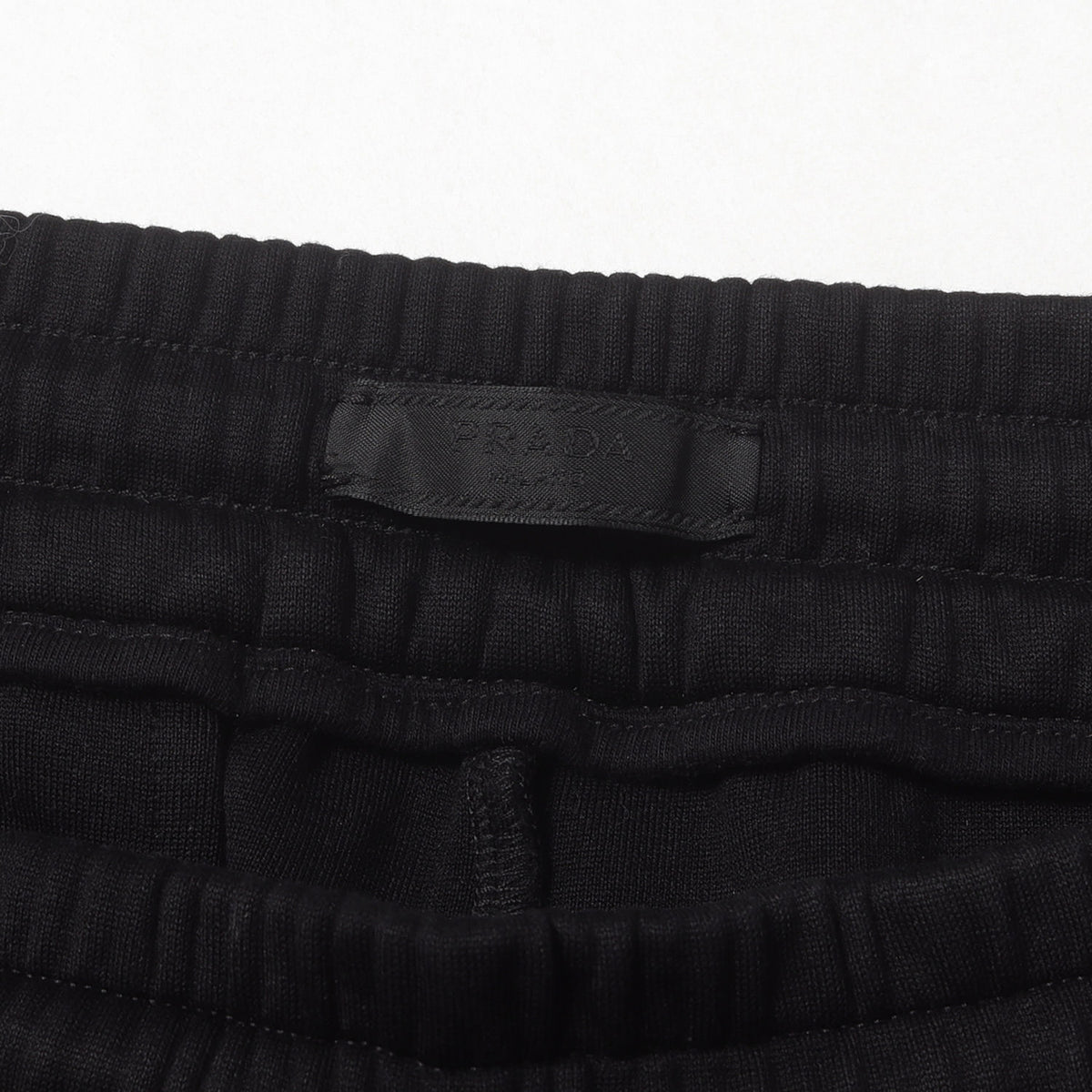三角ロゴプレート付き Re-Nylon カーゴポケット スウェットパンツ
