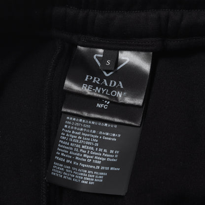 三角ロゴプレート付き Re-Nylon カーゴポケット スウェットパンツ