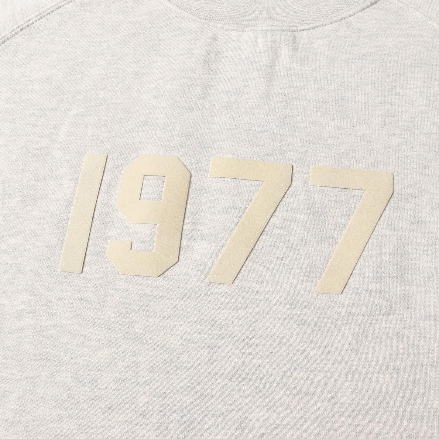 FOG ESSENTIALS 1977ロゴ クルーネック スウェット