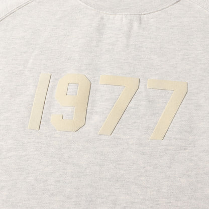 FOG ESSENTIALS 1977ロゴ クルーネック スウェット