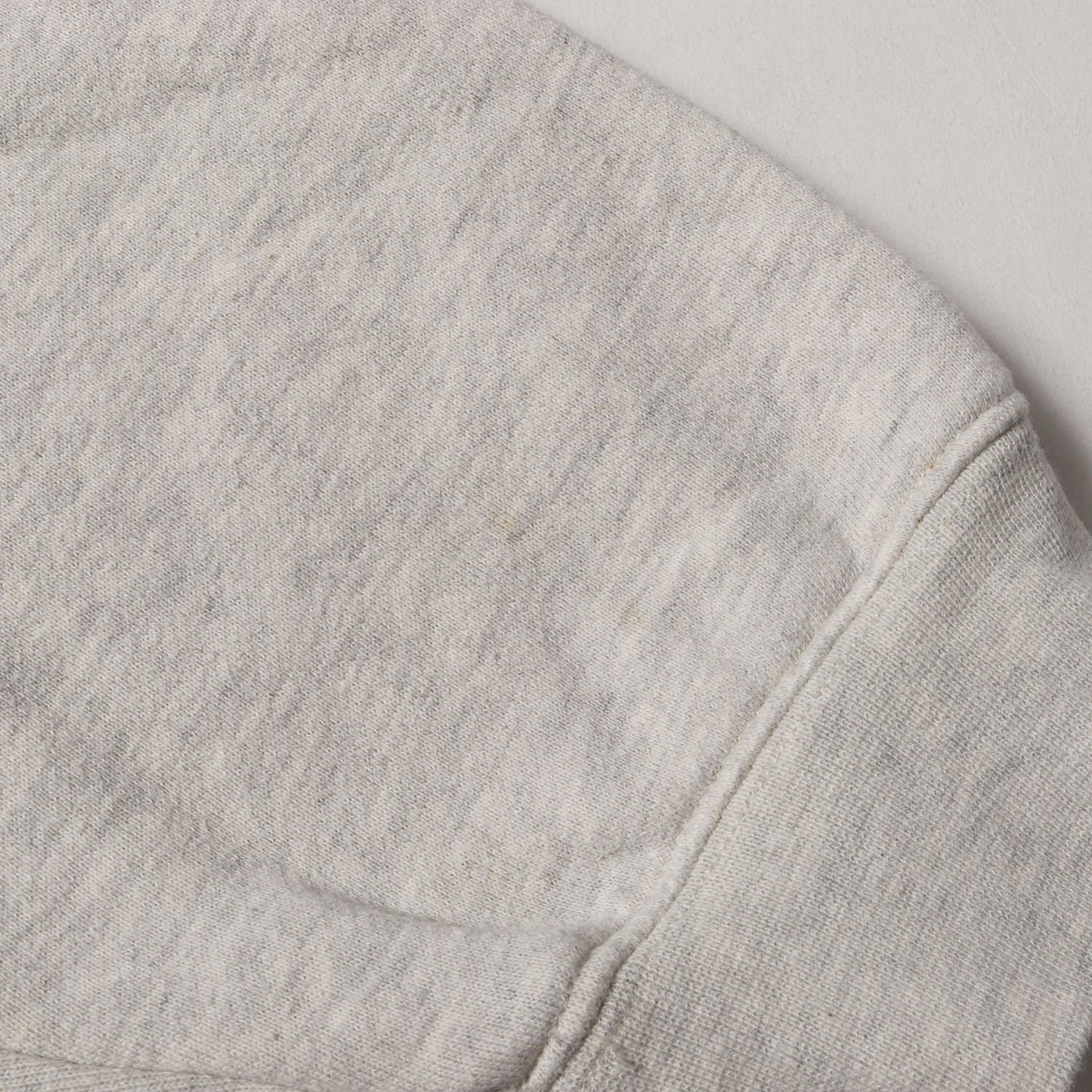 FOG ESSENTIALS 1977ロゴ クルーネック スウェット