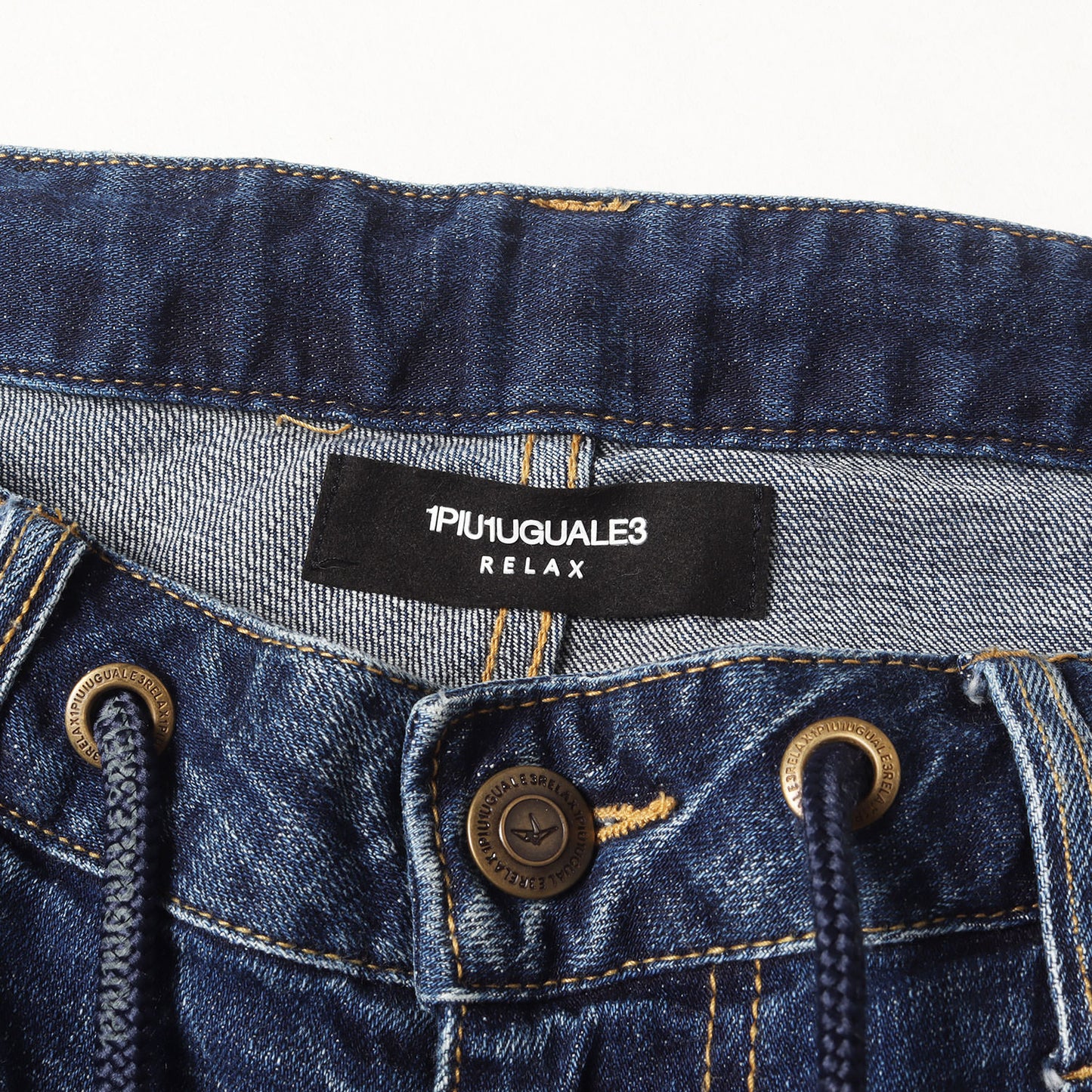 1PIU1UGUALE3 RELAX ロゴアップリケ ストレッチ スリム デニムパンツ