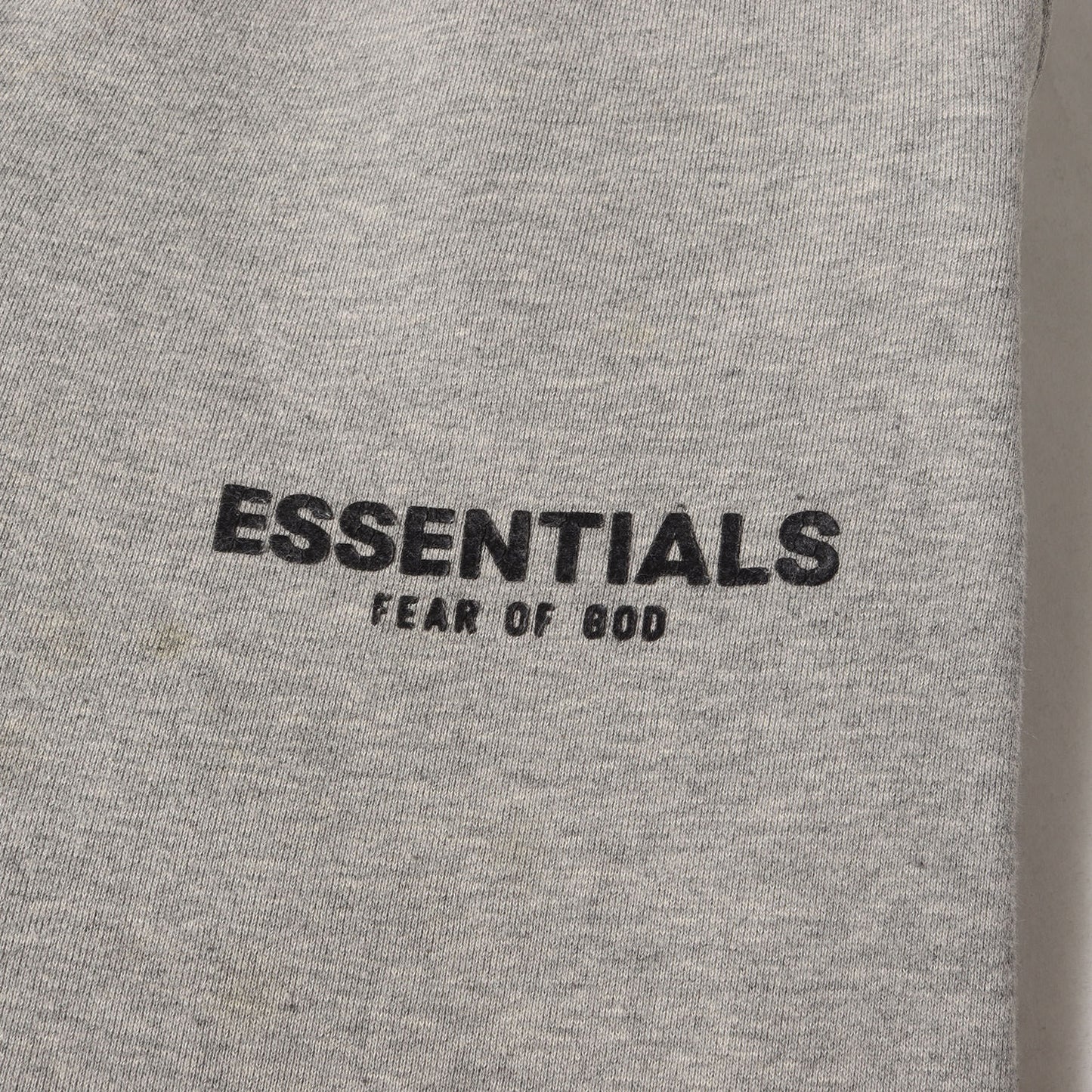 FOG ESSENTIALS フロッキープリント スウェットパンツ