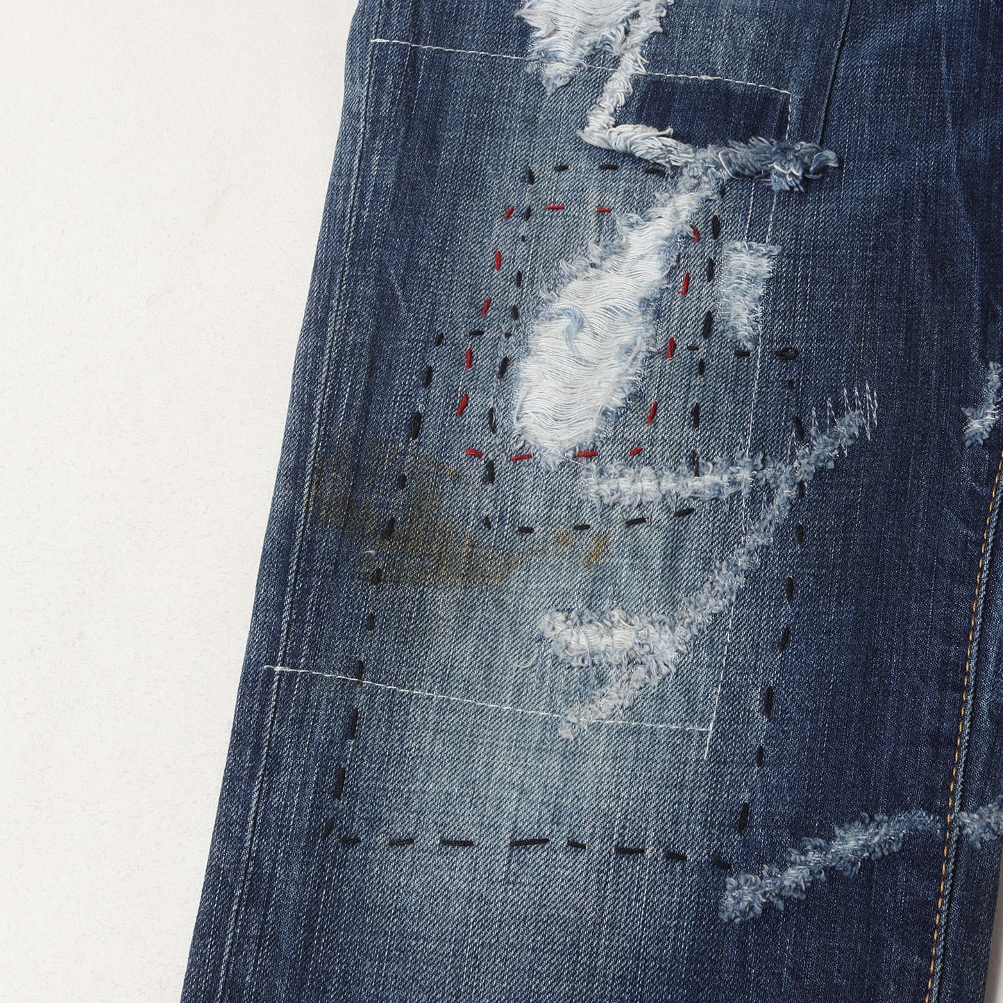 ダメージリペア加工 スリムテーパード デニムパンツ