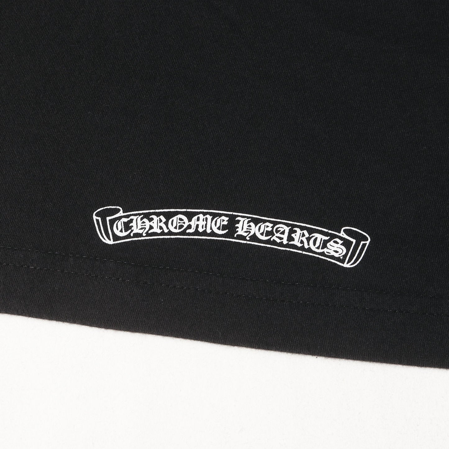 近年モデル FOTI ラメプリント クルーネック Tシャツ