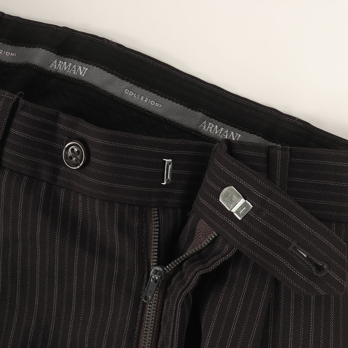 ストライプ テーラードジャケット / スラックスパンツ スーツ