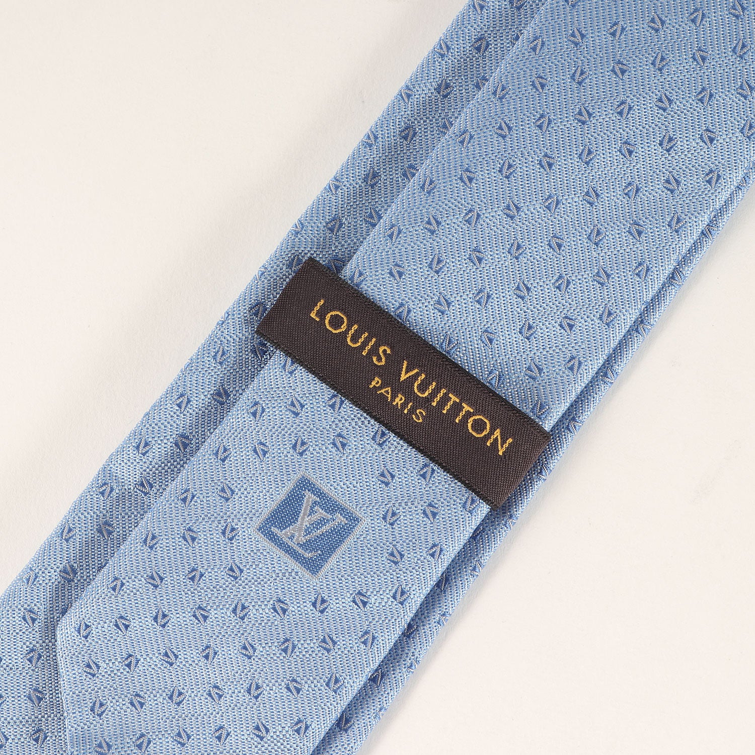 未使用 LOUIS VUITTON ルイヴィトン Vロゴ 総柄 シルクネクタイ 中古・古着通販】LOUIS VUITTON (ルイ ヴィトン) シルクネクタイ