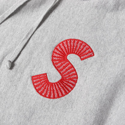Sロゴ スウェットパーカー(S Logo Hooded Sweatshirt)