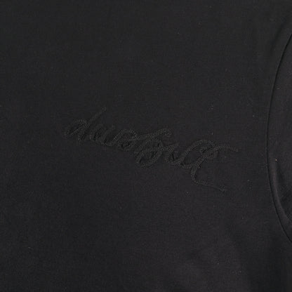 近年モデル チェーン刺繍ロゴ クルーネック Tシャツ