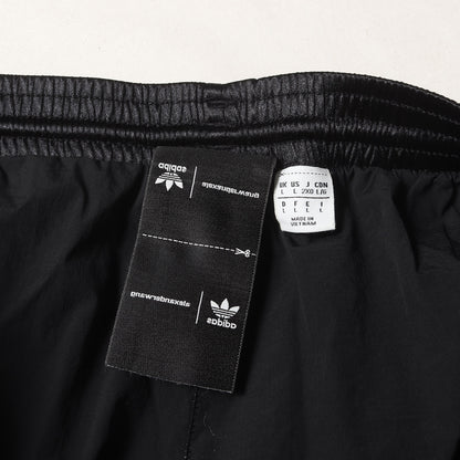×adidas スプレーロゴ ストレッチサテン トラックパンツ(New York Printing Sports Trousers)
