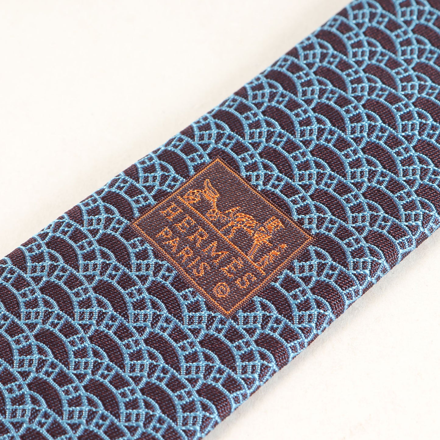 Hロゴ アーチジャガード刺繍総柄 シルク ネクタイ