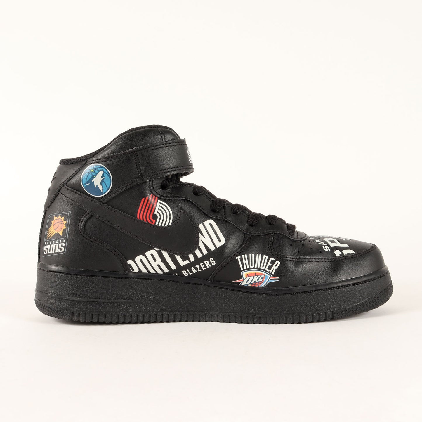 ×NIKE NBA AIR FORCE 1 MID 07 SUPREME (AQ8017-001)