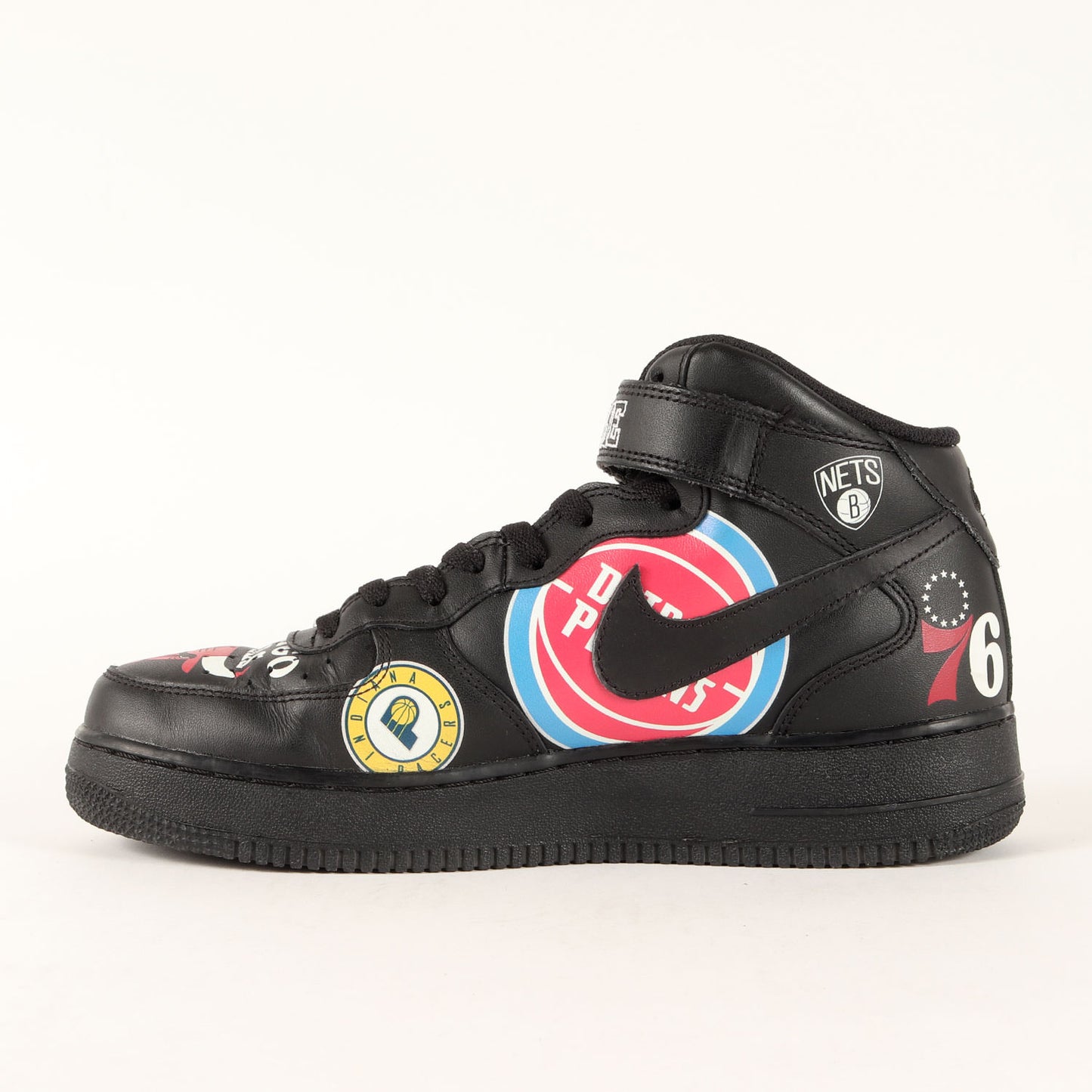 ×NIKE NBA AIR FORCE 1 MID 07 SUPREME (AQ8017-001)