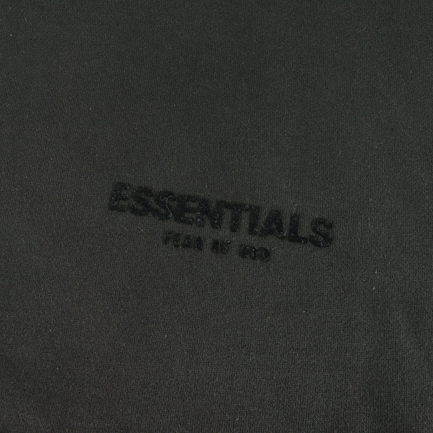 FOG ESSENTIALS フロッキープリント スウェットパーカー