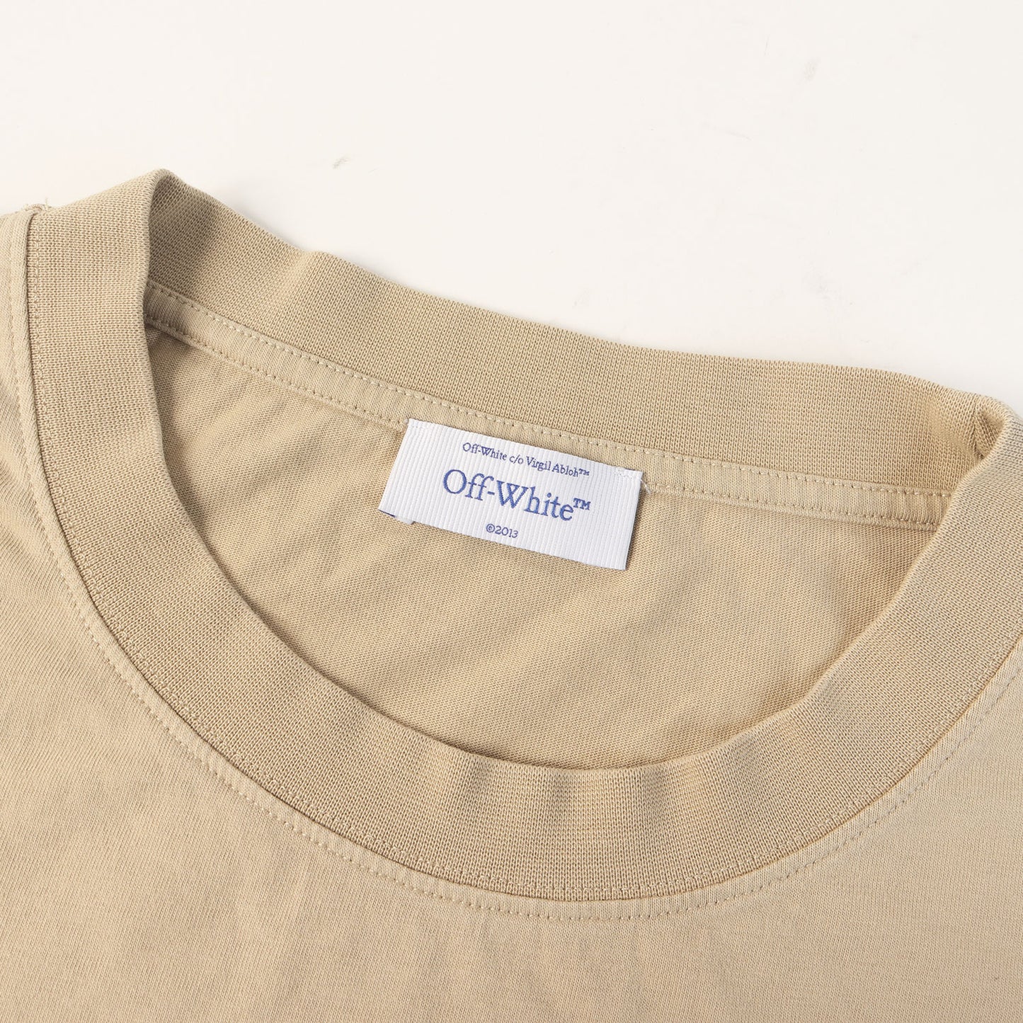 25SS スプレー アローマーク スリム Tシャツ(SPRAY ARROW TEE)