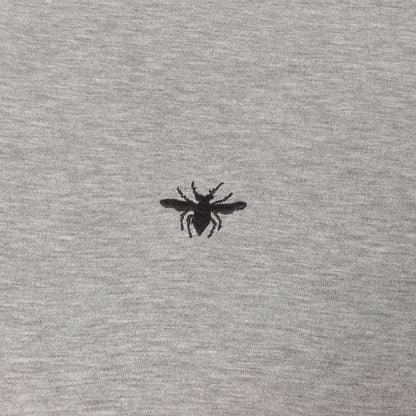BEE刺繍 Vネック Tシャツ