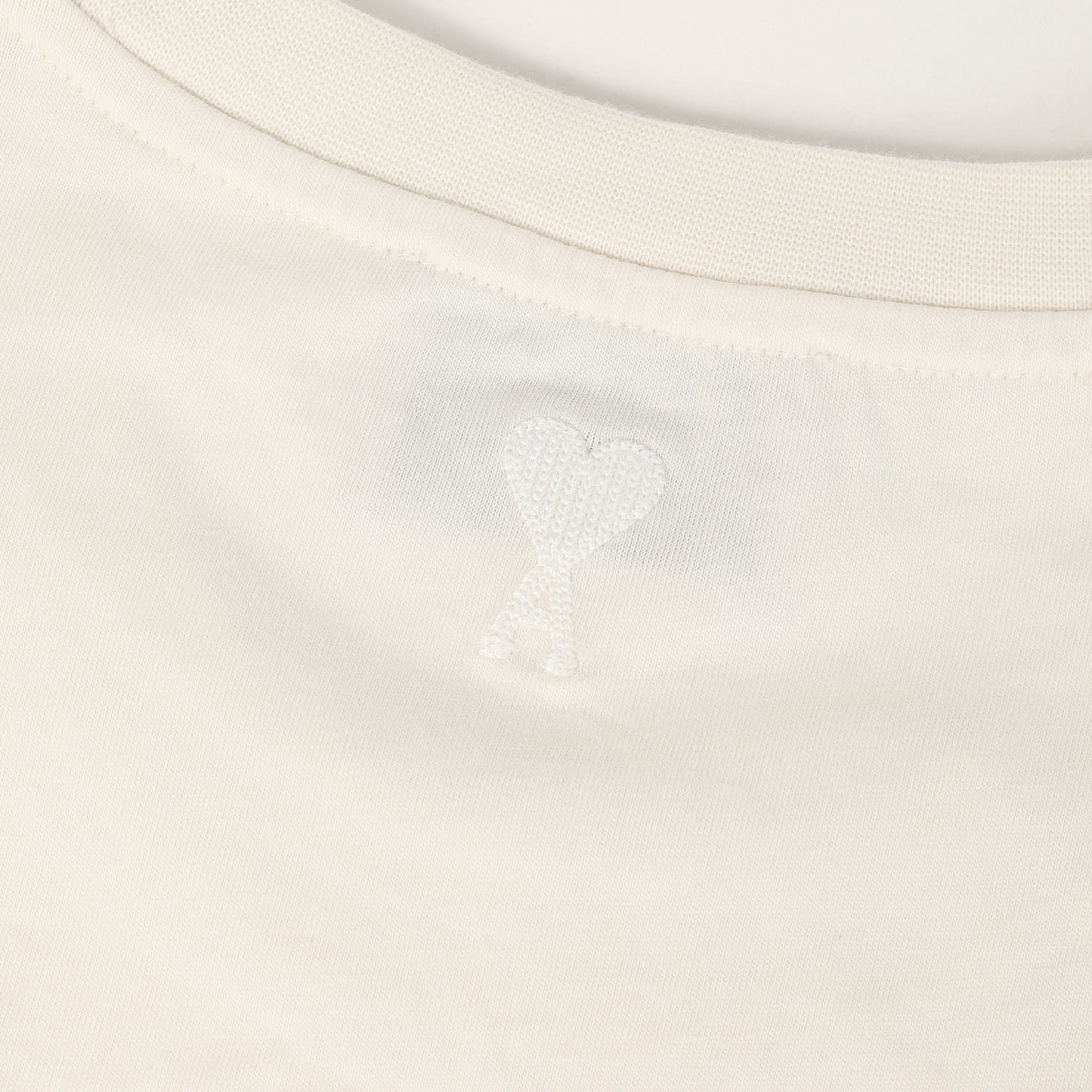近年タグ ロゴ刺繍 クルーネック Tシャツ
