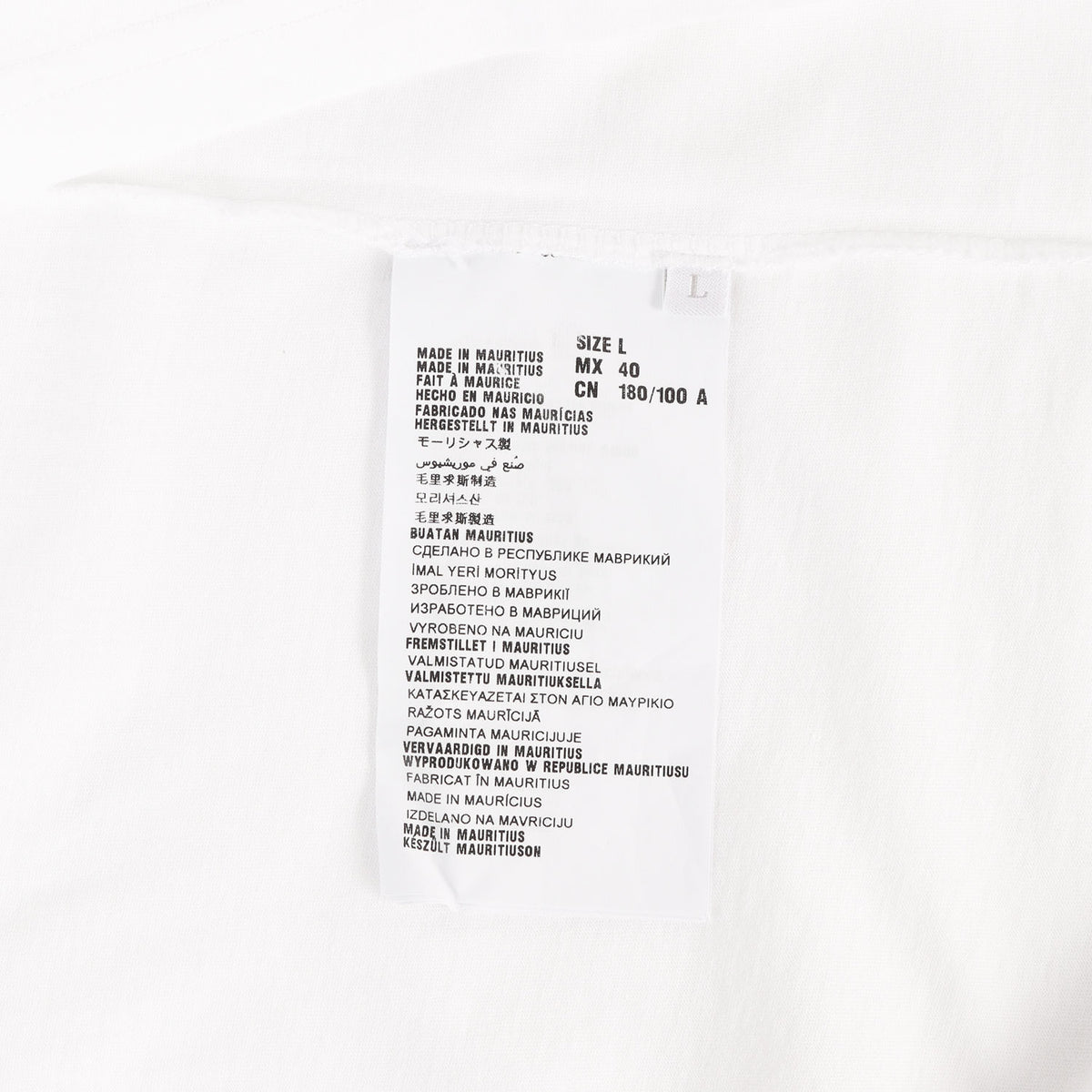 プレートパッチ付き Vネック プレーン Tシャツ